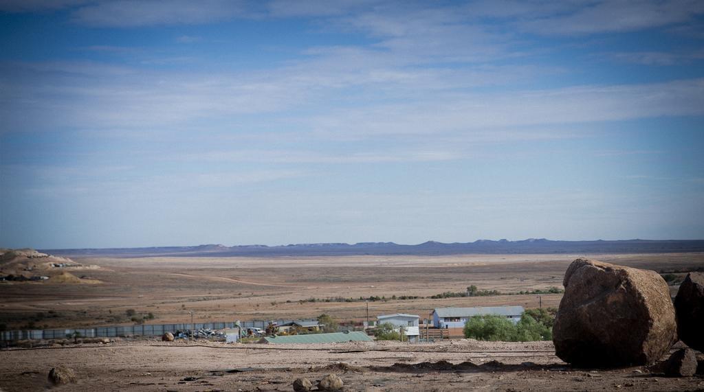 Hotel Breakaway Views 374 Alp St Coober Pedy Exterior foto